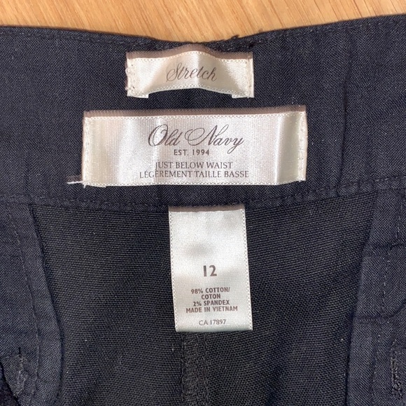 âś…Old Navy capris, navy, side/back  pockets, button, hook, zip closures. đź’™ - Picture 5 of 7
